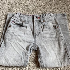 Boys Tommy Hilfiger gray pants / jeans